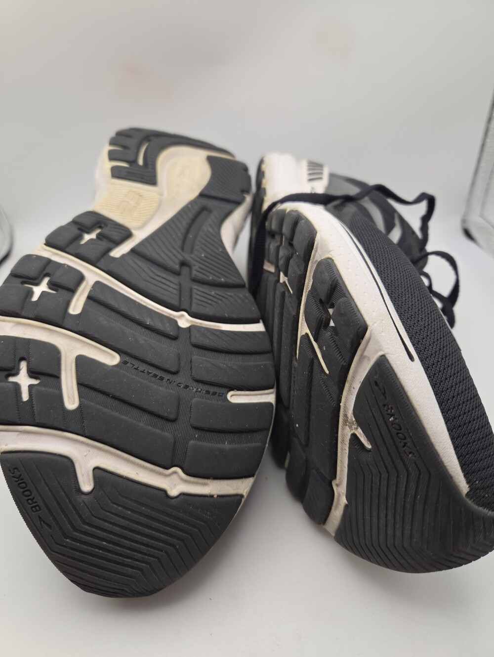 Brooks Adrenaline GTS 23 Women’s 9.5 Wide Running Shoes - Picture 8 of 10